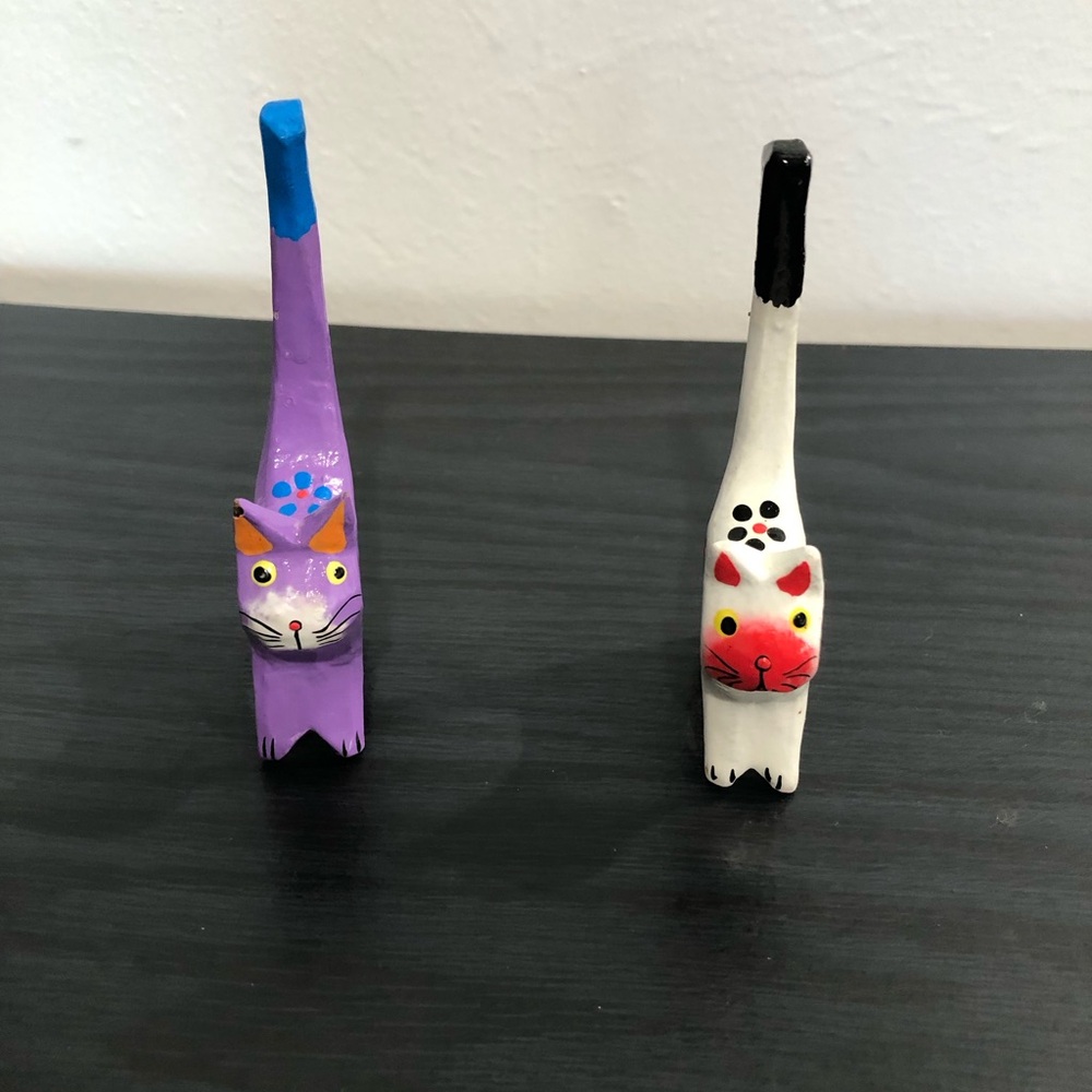 Two ring holders, wood, white and purple cat. - Picture 2 of 3